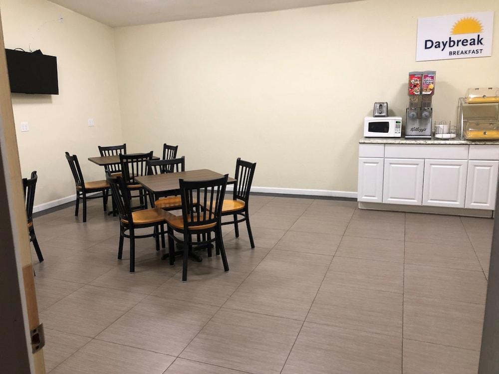 Days Inn By Wyndham Brawley Luaran gambar